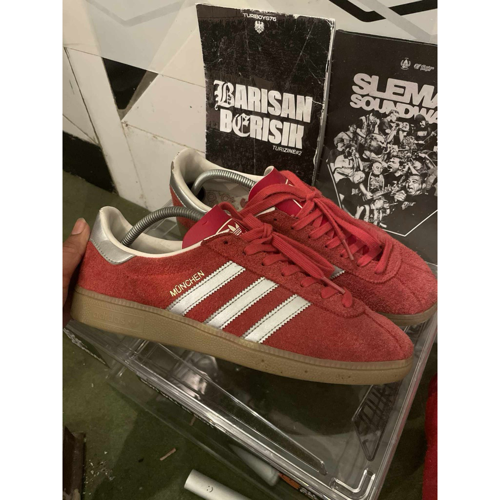 Adidas Munchen Red Scarled