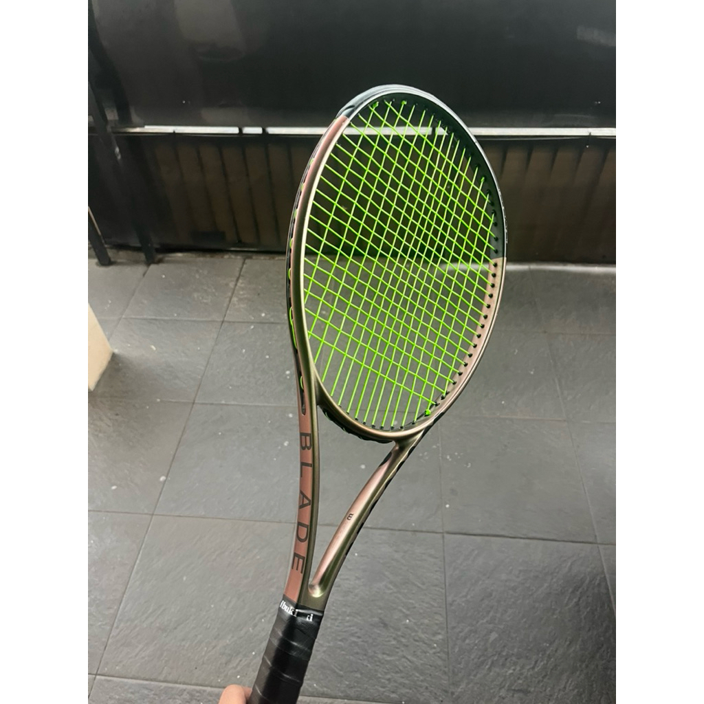 Preloved Raket Tenis Wilson Blade V8 98