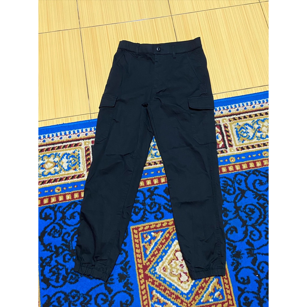 Celana Cargo Uniqlo Jogger Original Black Color - size XS (27-29)