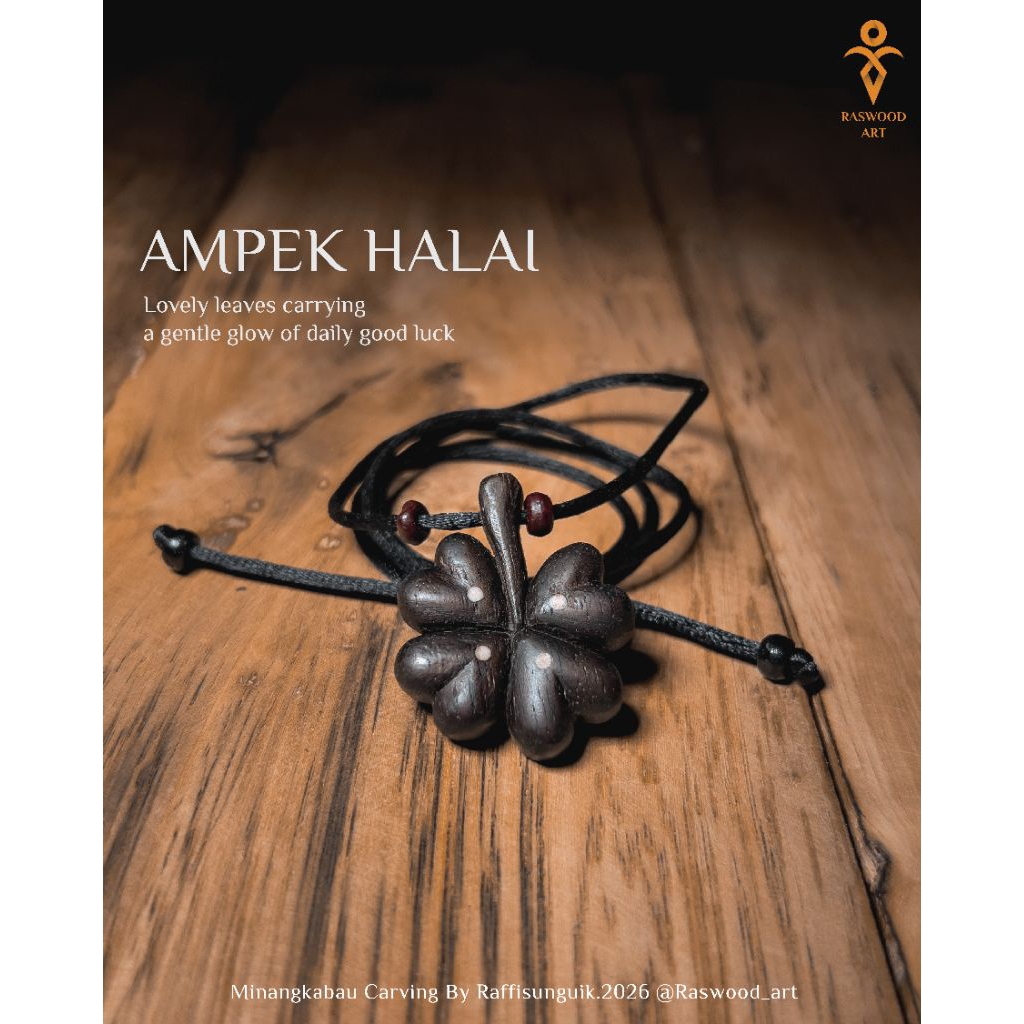 Kalung Kayu Ukir Clover