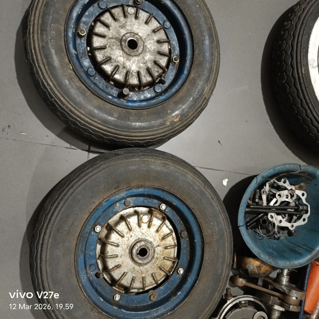 velg vespa ring8 + tromol + ban