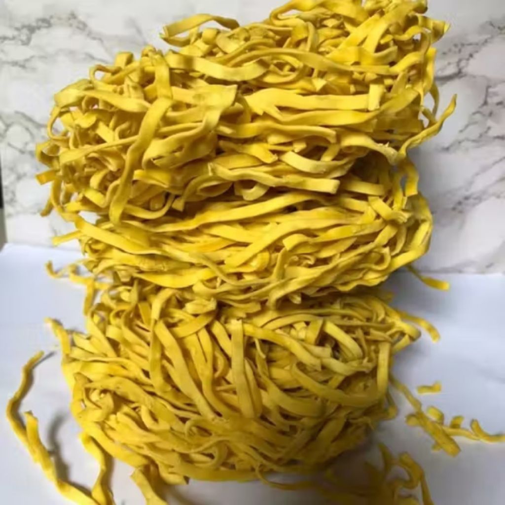 mie kuning padang (pipih) mentah asli minang berat 500 gr