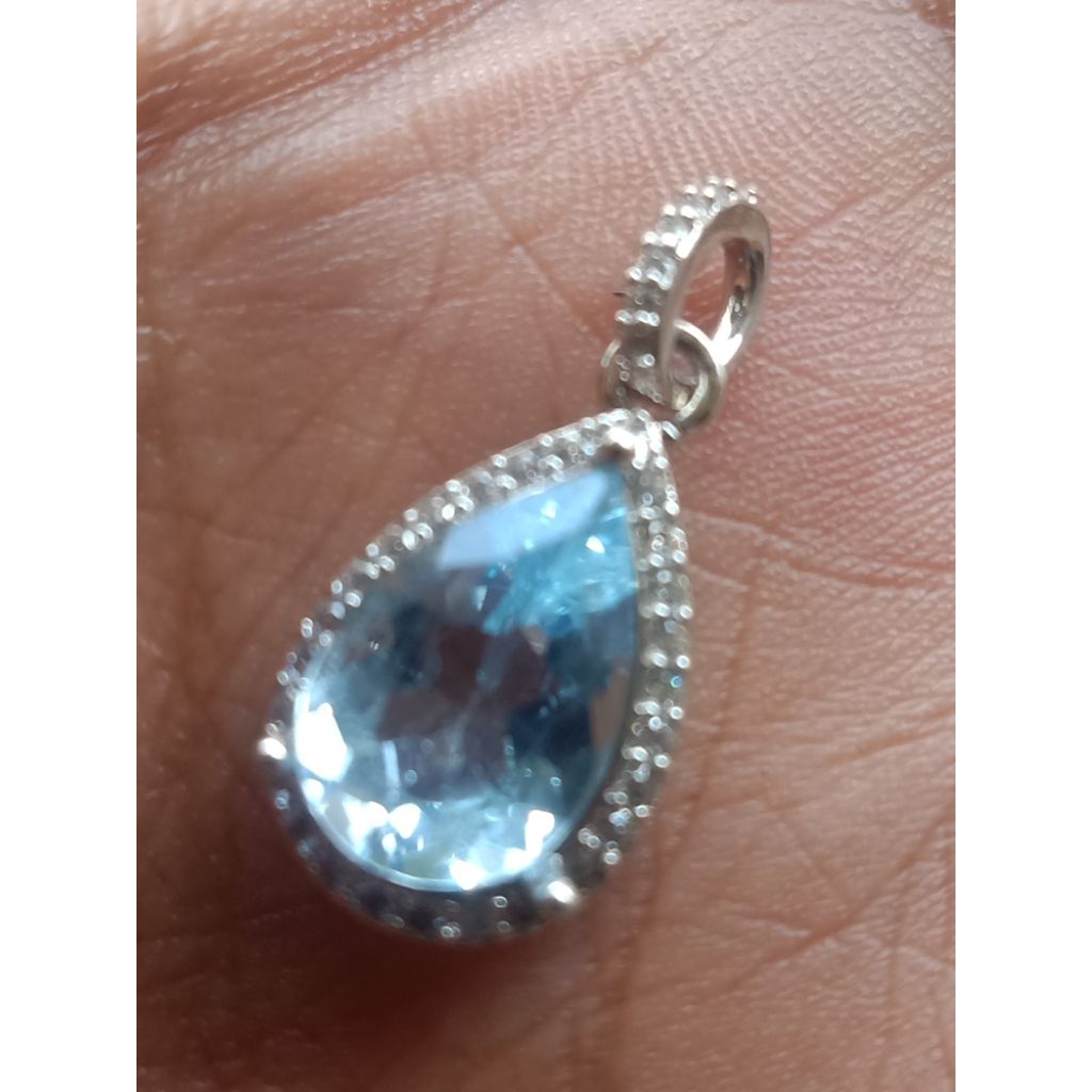 Liontin natural blue topaz