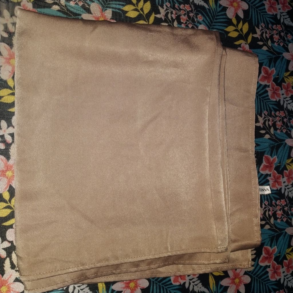 [SECOND] Hijab Segiempat Jumbo Brand Vanilla Polos Silk 120
