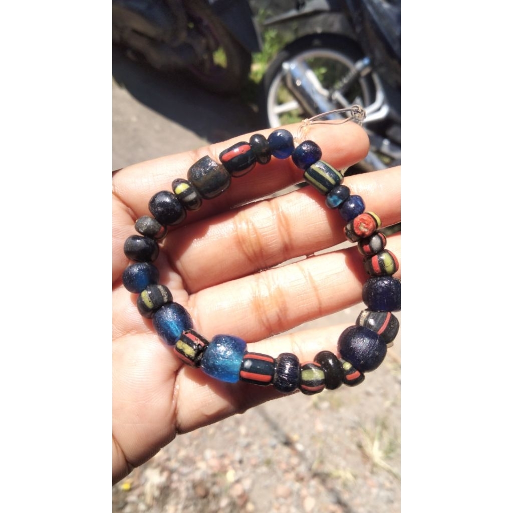 benda kuno antik segelang manik kuno