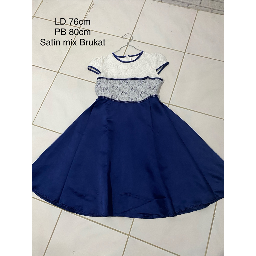 PL preloved bekas gaun pesta anak 5 6 7 tahun mewah satin mix brukat brokat putih biru navy simpel e