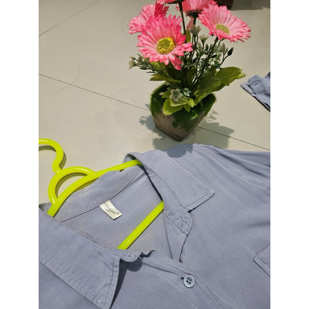 Preloved Kemeja Panjang Wanita Warna Biru Pastel
