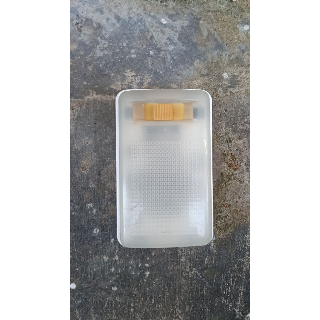 Lampu Plafon Belakang Nissan Terrano