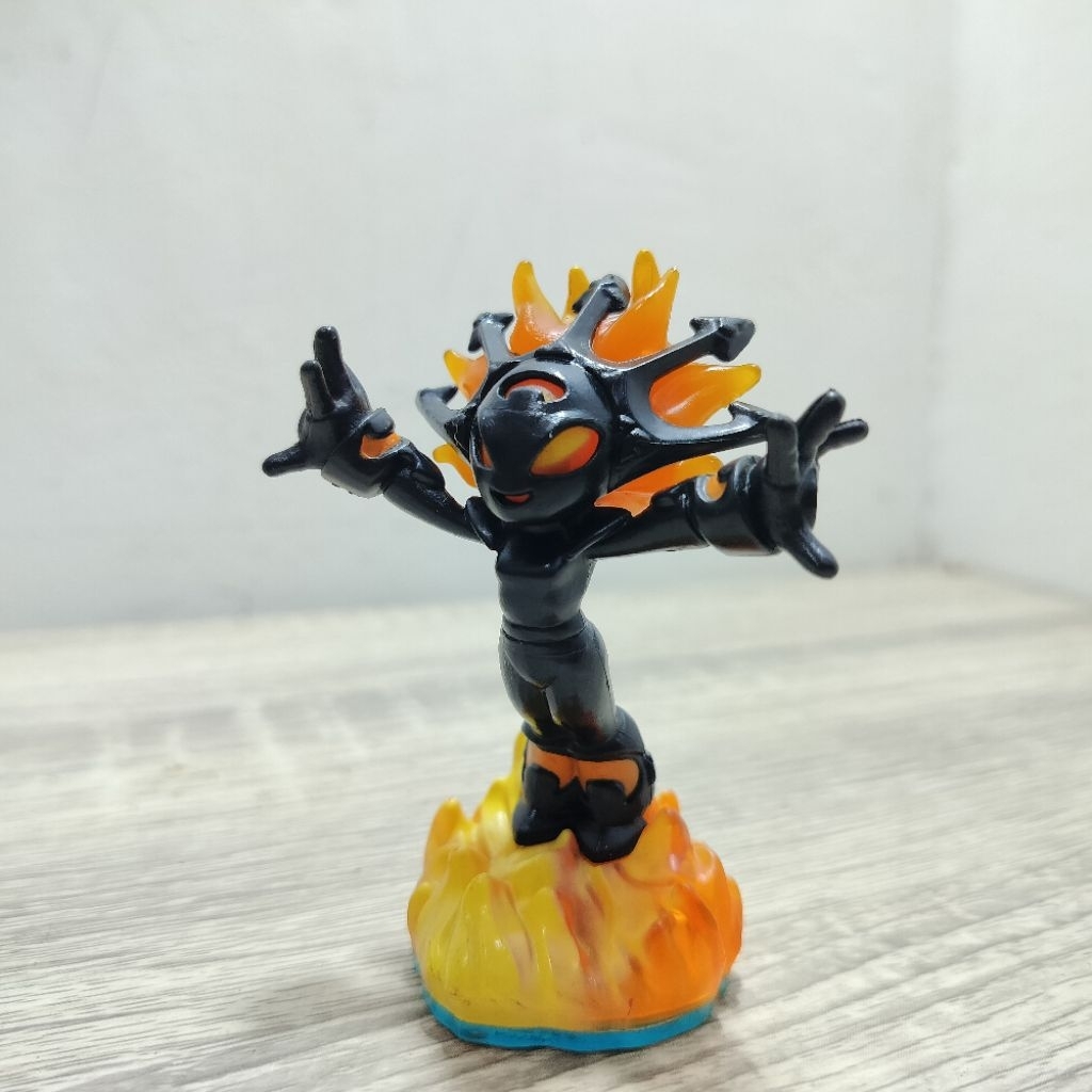 action figure skylanders smolderdash