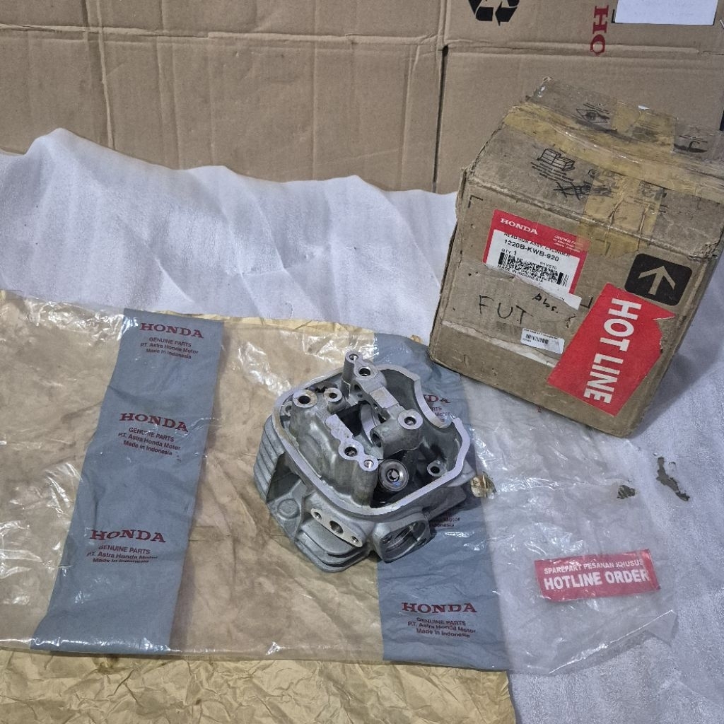 Cylinder head assy Honda blade karbu absolute revo original ahm honda 1220B-kwb-920