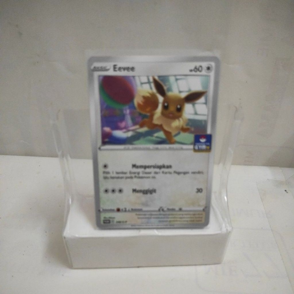 Kartu pokemon tcg : Eevee (Promo GYM)
Set: Pokémon Sword & Shield Promo (S-P)

Kelangkaan: Kartu Pro