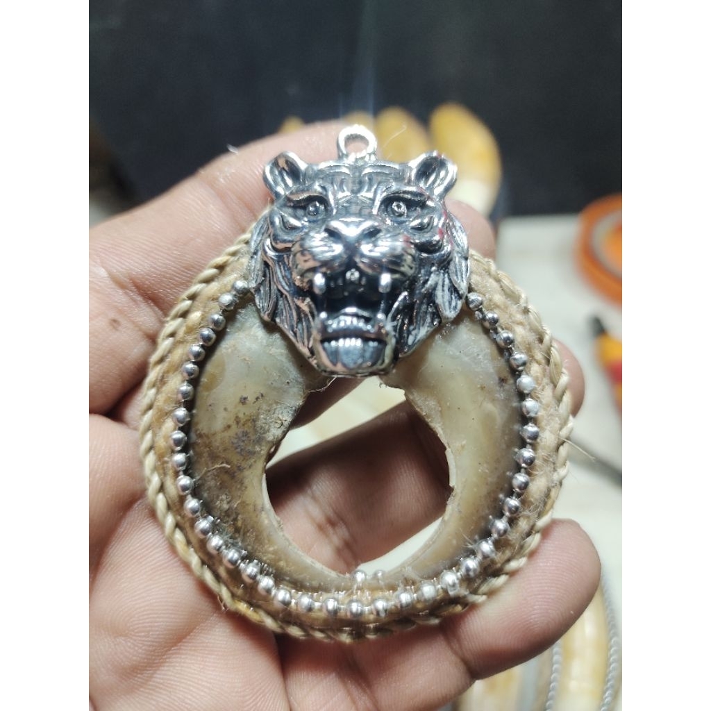 Liontin Kuber Kukuberuang Kepala Harimau