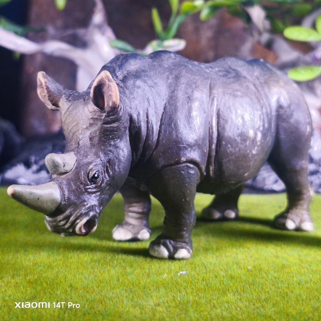 Safari Ltd 1996 White Rhinoceros badak figure