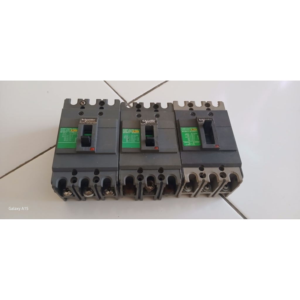 MCCB SCHNEIDER 3 PHASE 100 A SECOND/BEKAS LAYAK PAKAI
