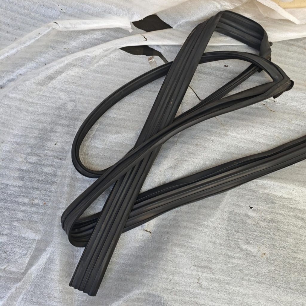 Karet run channel depan kiri honda civic ferio 96 - 2000 original