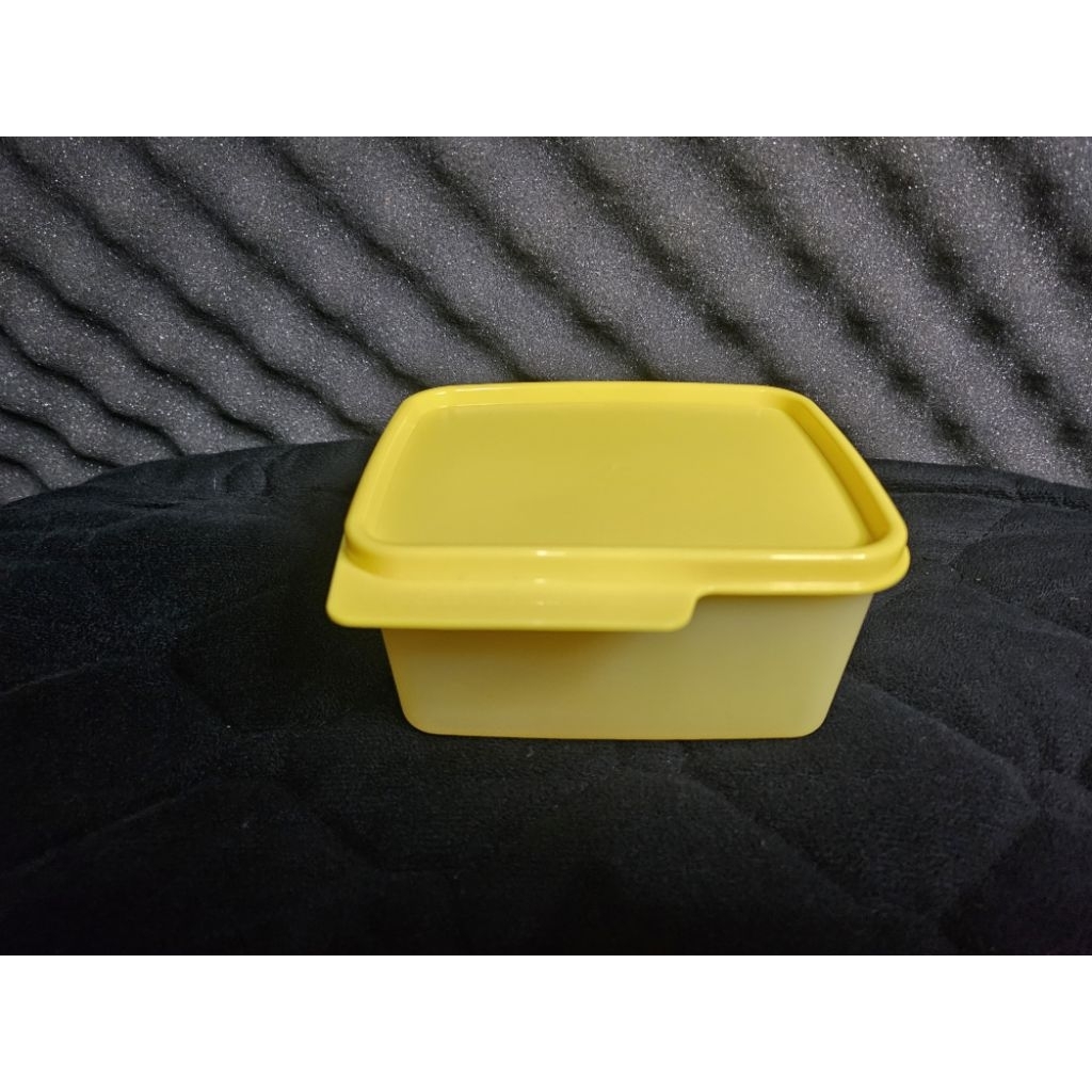 medium cozy nest tupperware/yellow