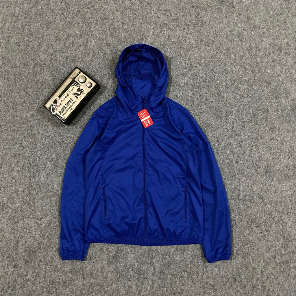 Jaket outdoor UNIQLO running (size s) waterproof UV CUT