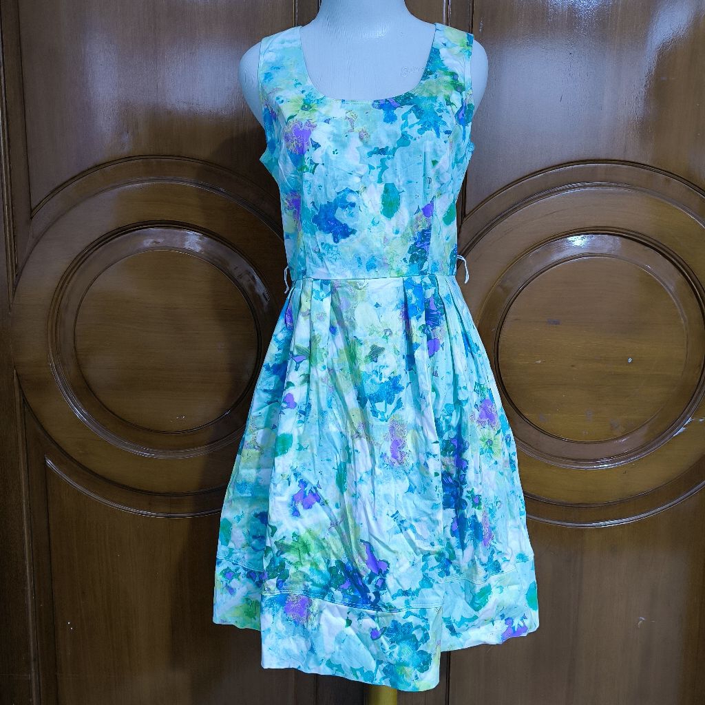 dress bunga megar Calvin Klein