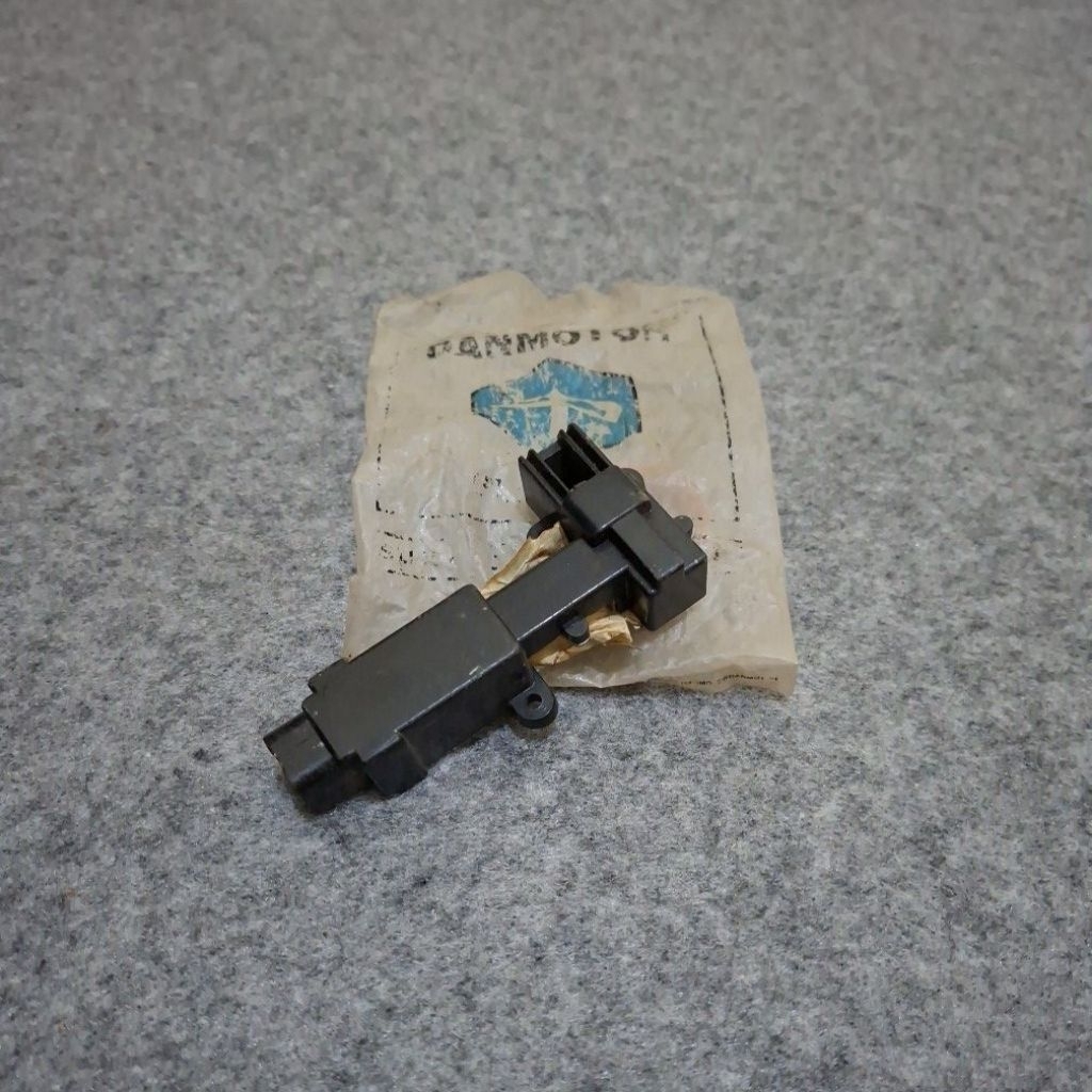 Rumah Konci Kunci Jok Strada Ps Px Vespa Exclusive Strada Px Ps Asli Original Nos Dan Motor Biru