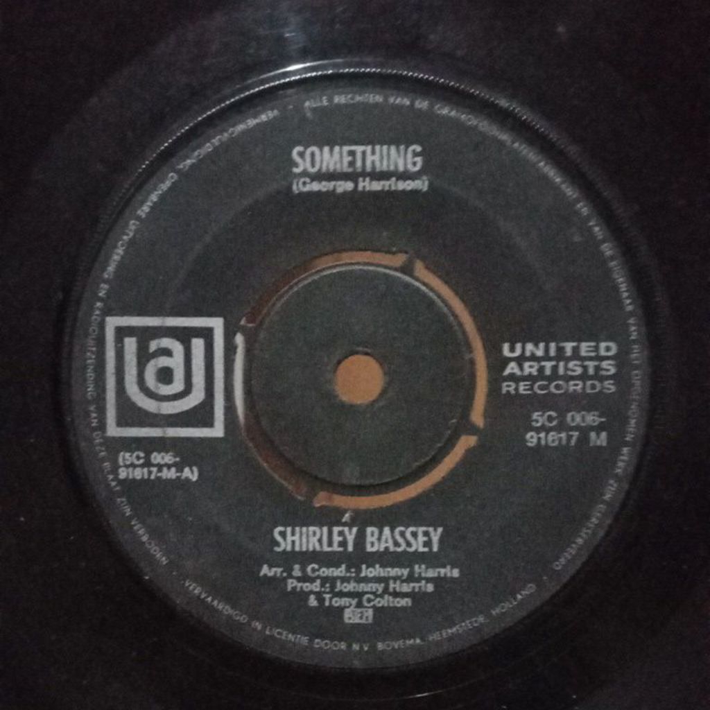 Vinyl Piringan Hitam 7 inch Shirley Bassey - Something