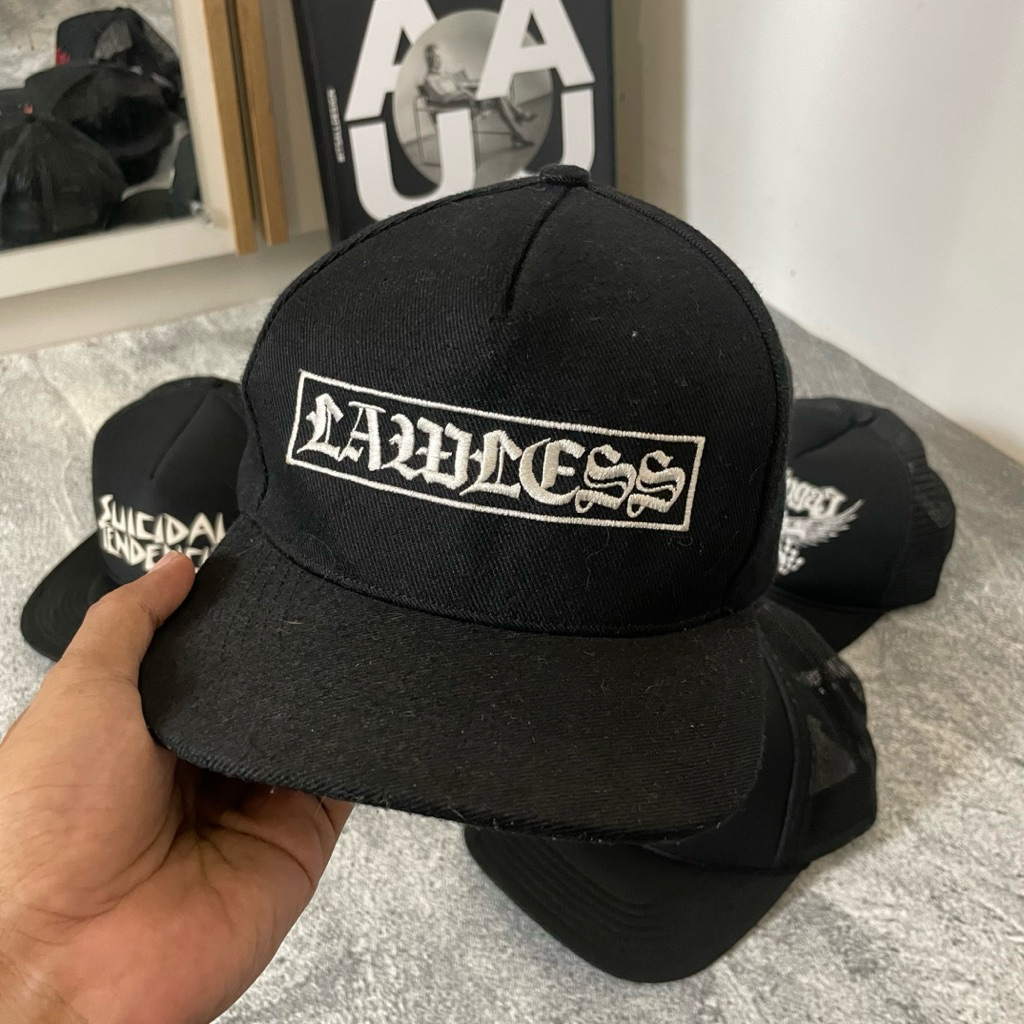 Topi Lawless Snapback Hitam