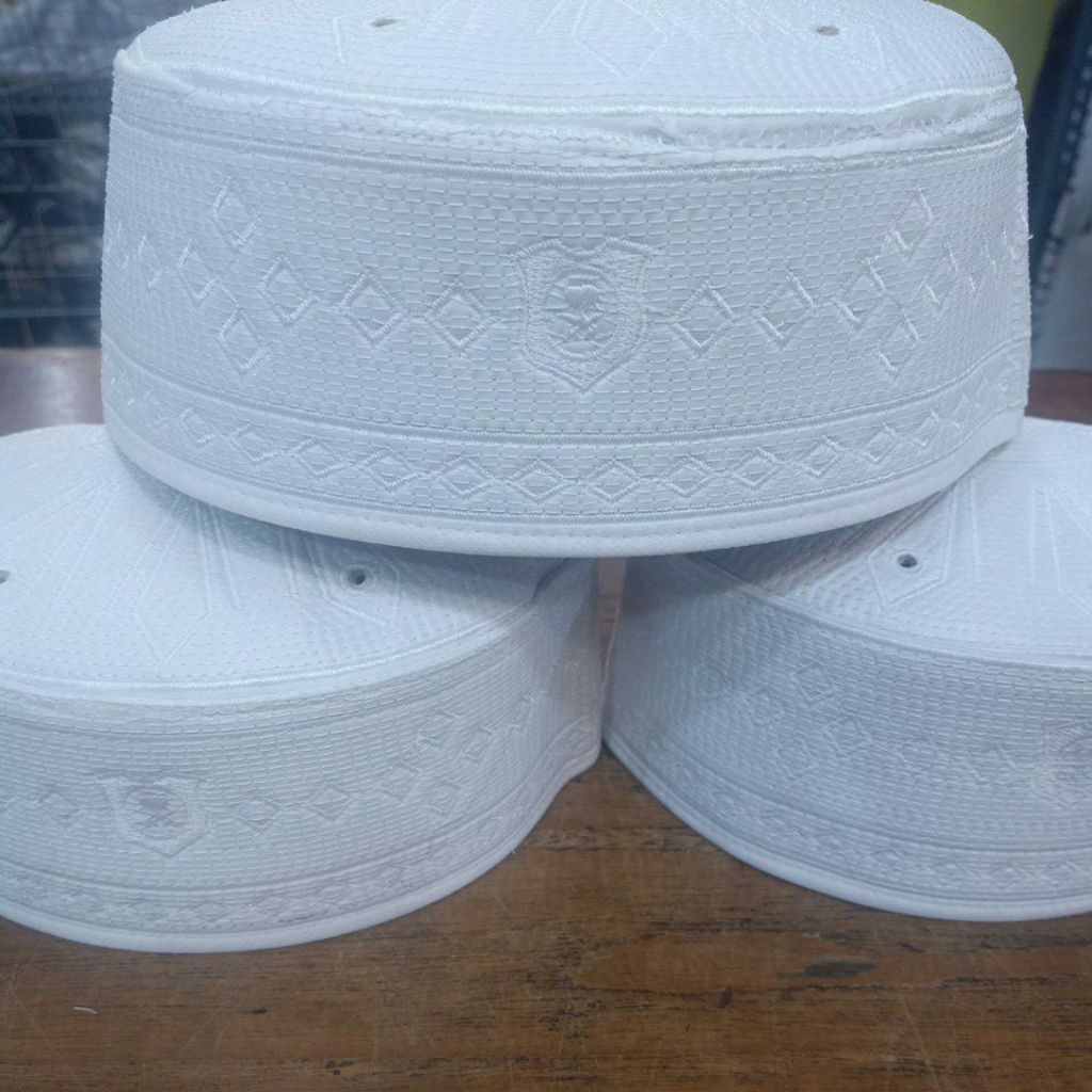 Peci Malaysia Peci Putih Benang Putih Motif Wajik