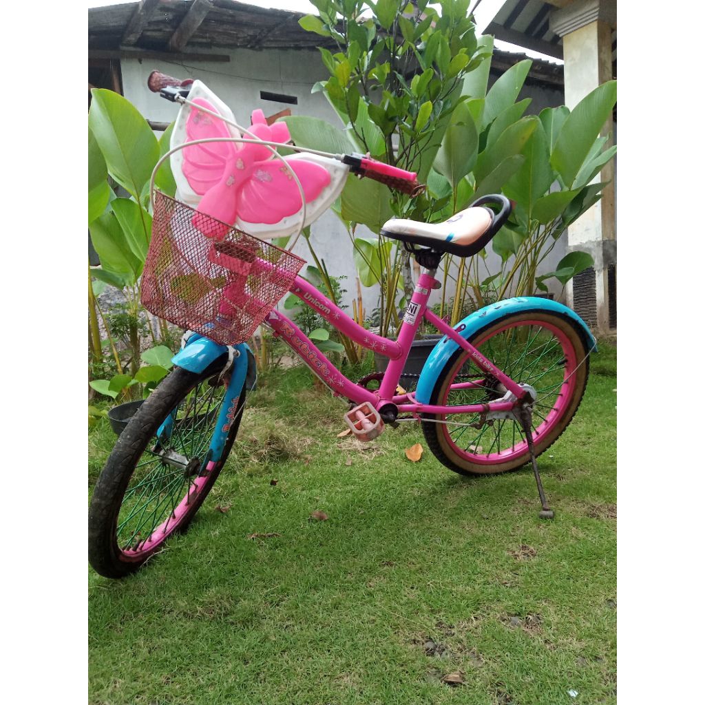 SEPEDA ANAK PEREMPUAN UKURAN 18 BEKAS