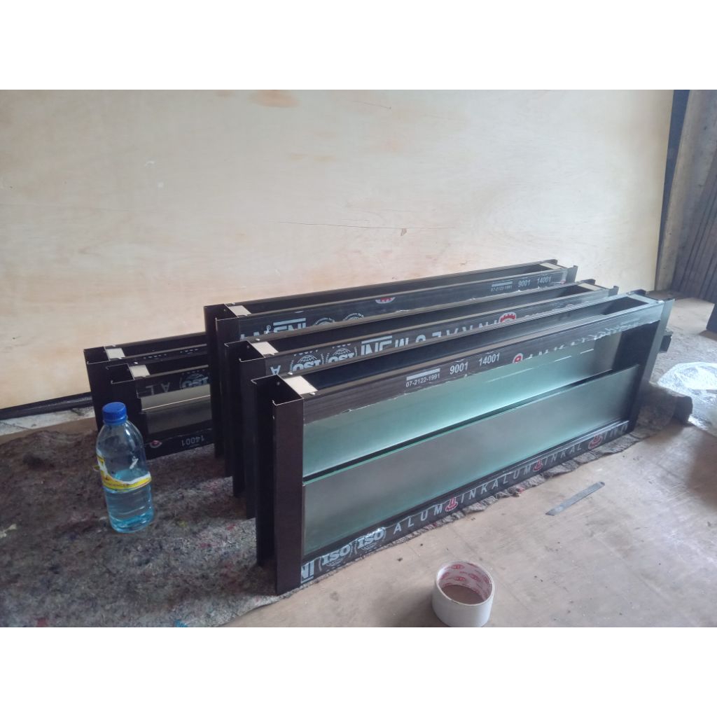 lobang angin aluminium kaca zigzag