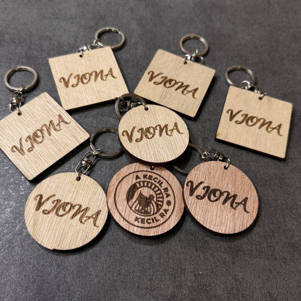 Gantungan kunci Kayu Custom Ukir Nama Logo Gantungan Kunci Kayu Grafir Laser Custom Ganci Nama Custo