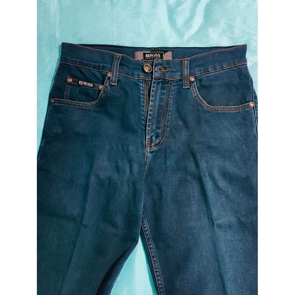 (PRELOVED) BACA DESC Celana panjang BOSS pria / cowok medium biru jeans denim