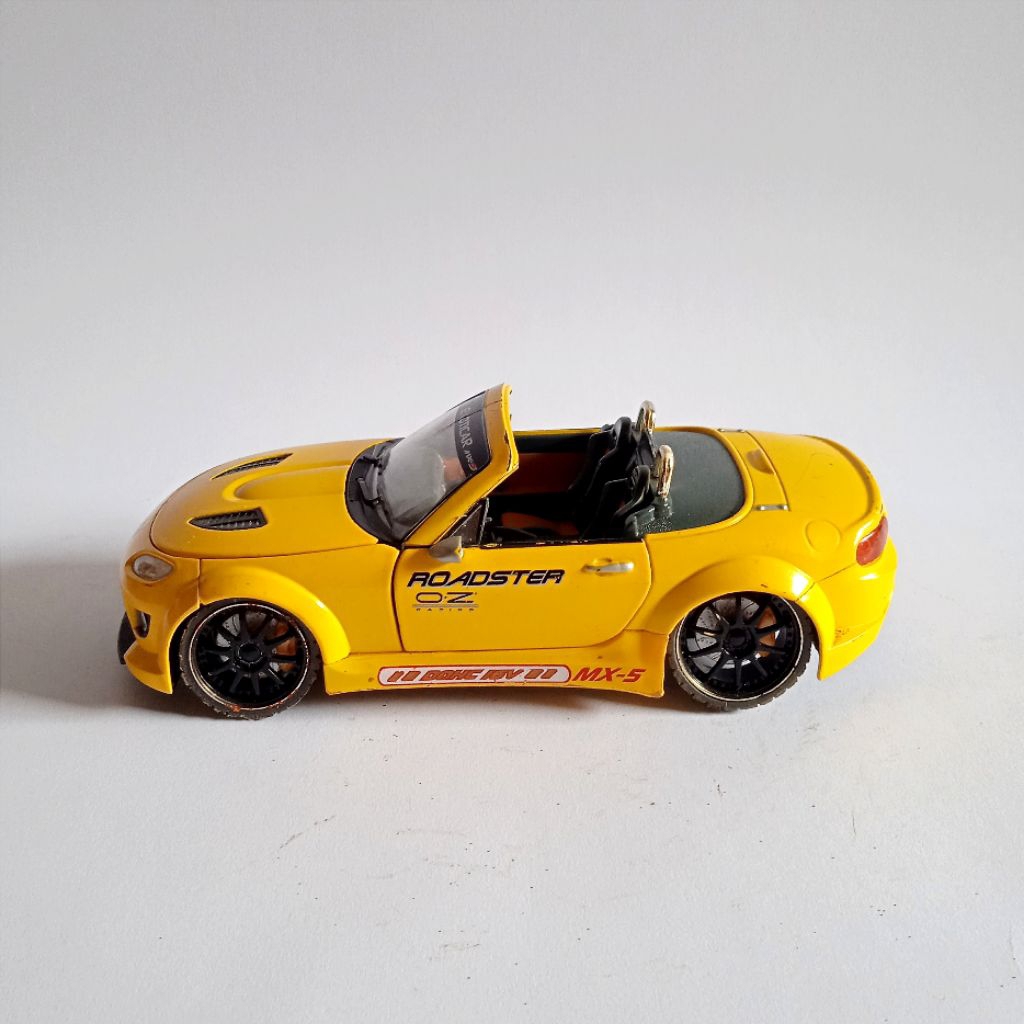 Mainan Diecast Metal Kentoys Mazda MX-5 Skala.1:24 Loose Layak Koleksi