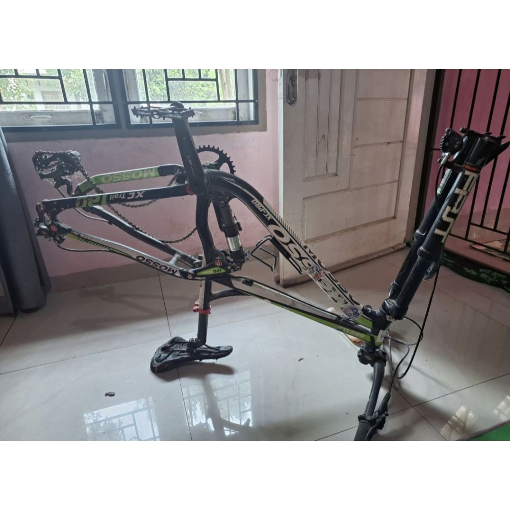 Mosso 669XC2 adalah rangka sepeda full suspension (fullsus) only frame dan fork 26