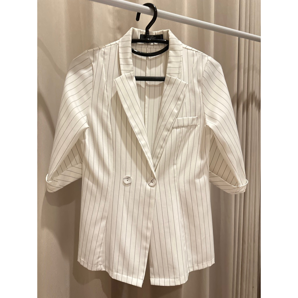 Preloved blazer wanita motif garis murah