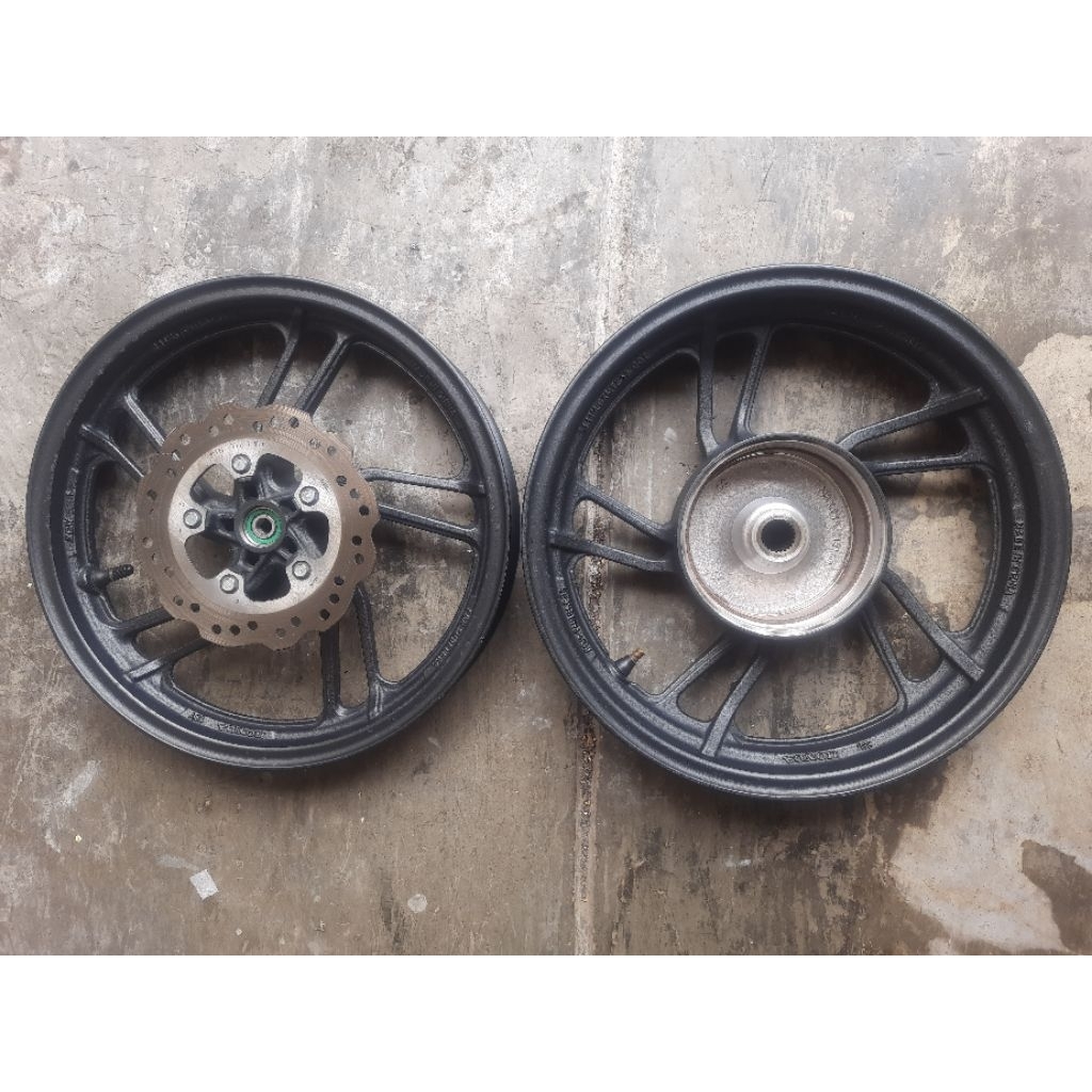 velg vario 125/150 warna hitam (cat velg ori) (mulus)