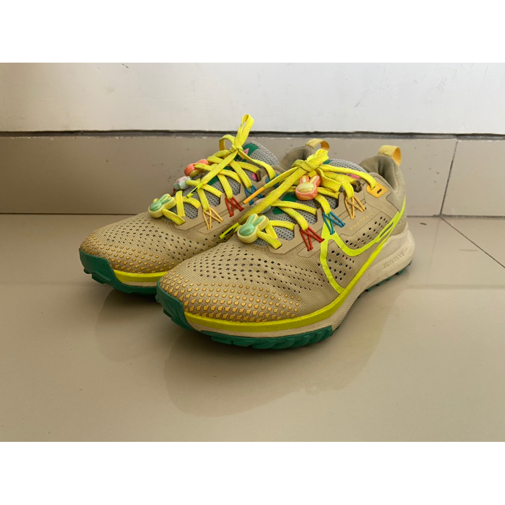 sepatu lari trail nike react hiking shoes