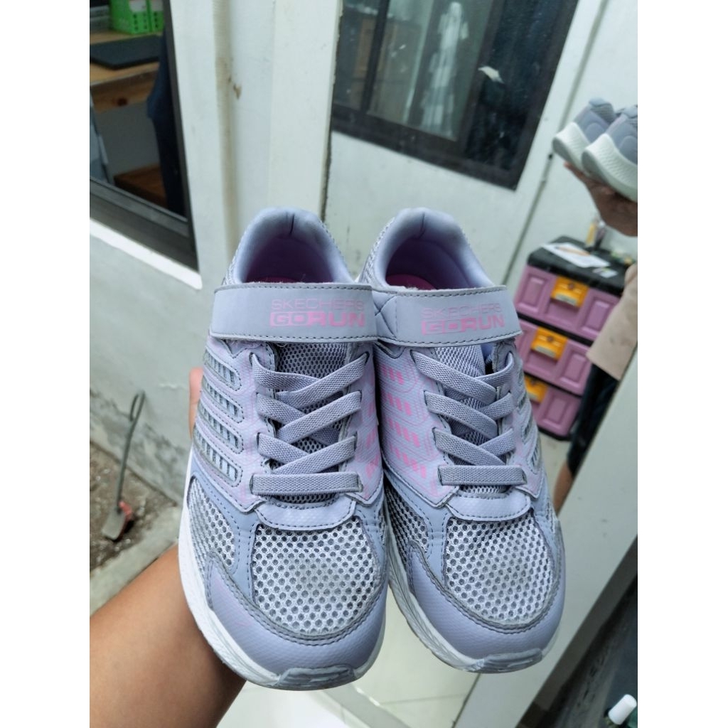 Preloved Skechers Anak size 35