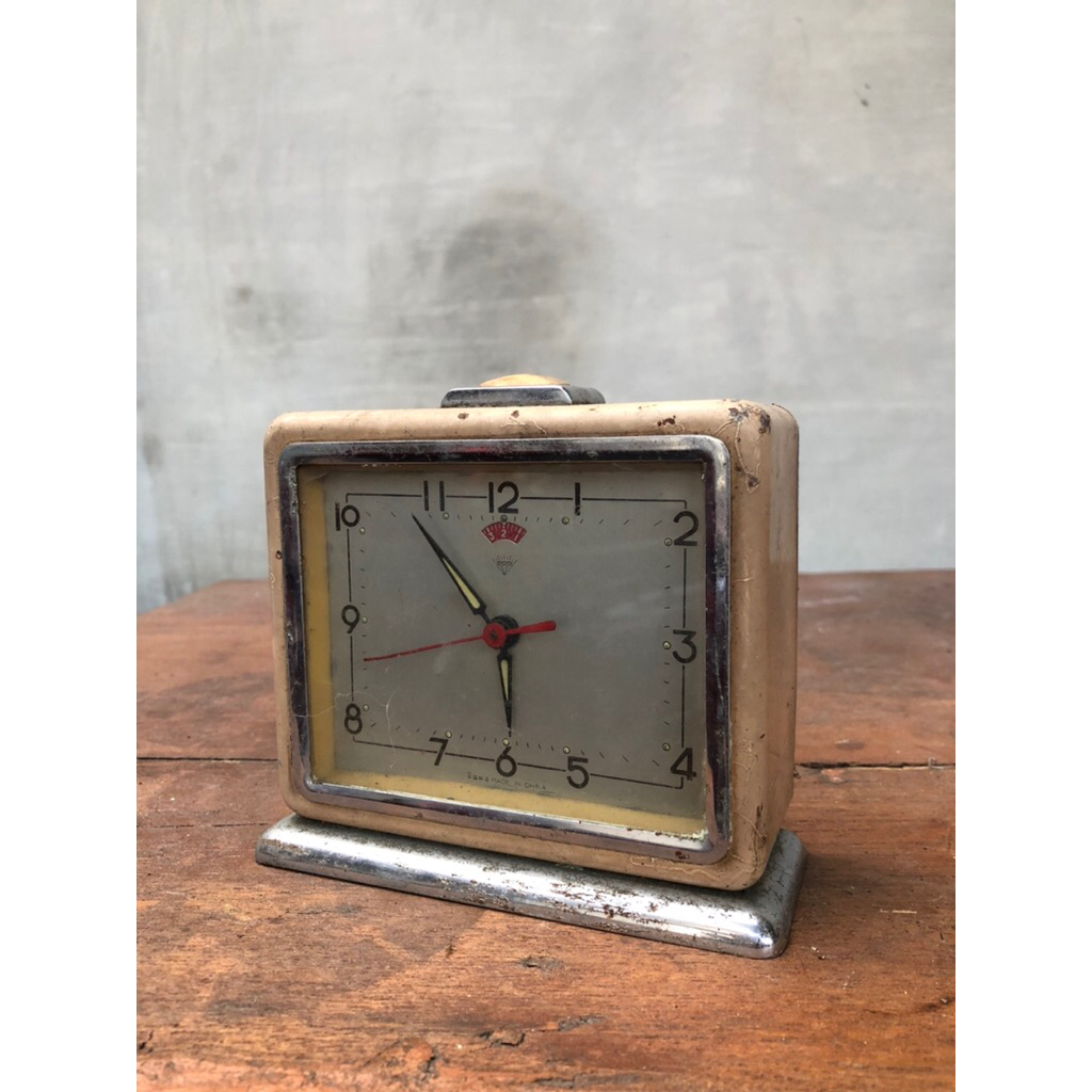 Jam weker lawas jadul kuno