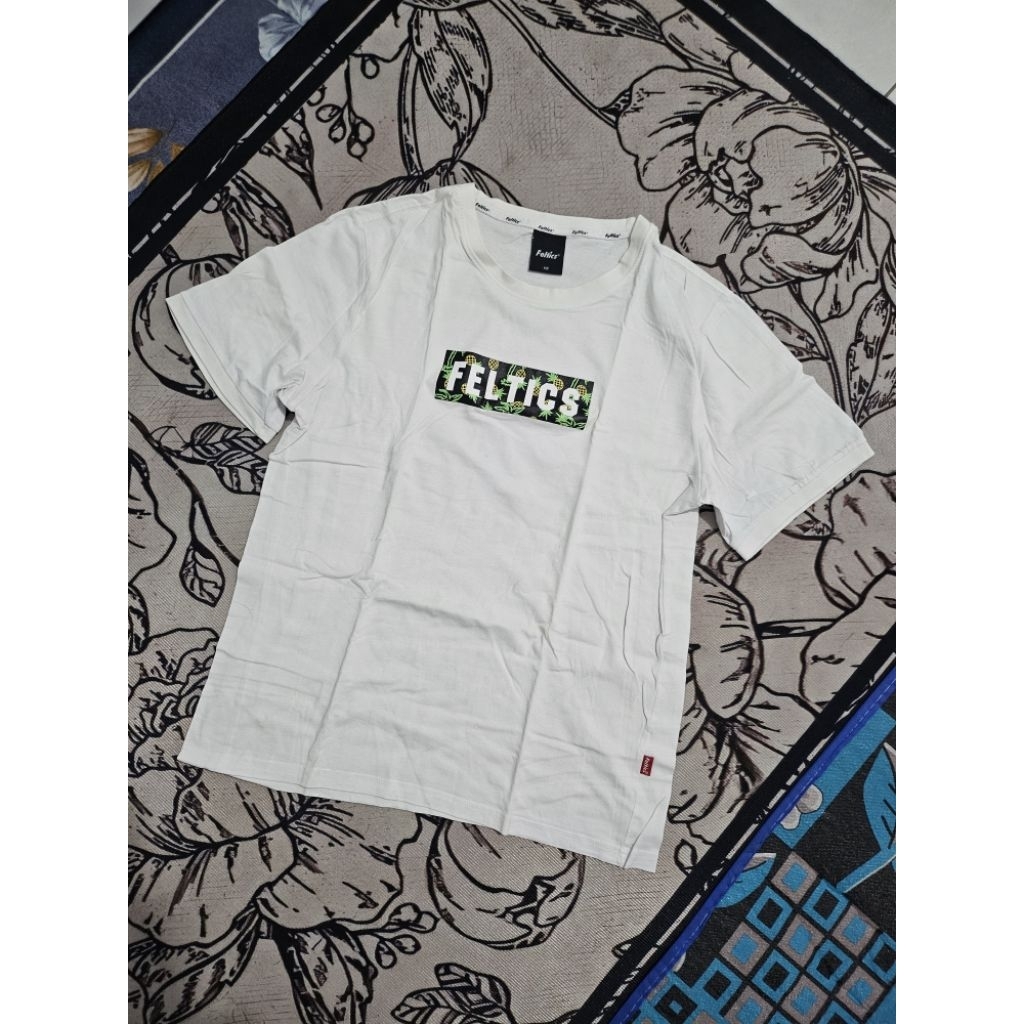 Feltics T shirt