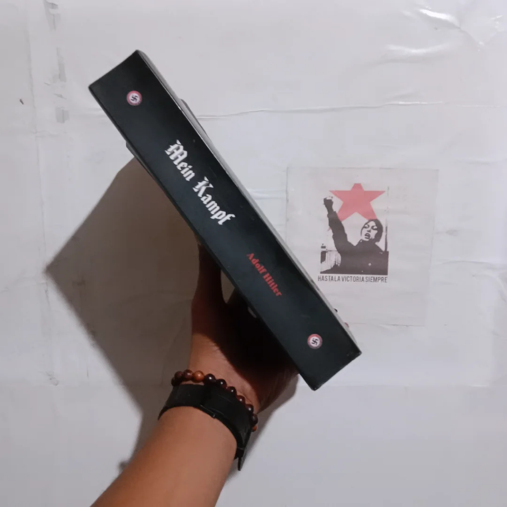 Adolf Hitler Bangkit Lagi: Novel Satire tentang Pemimpin Terkejam di Dunia | Timur Vermes | Hitler's