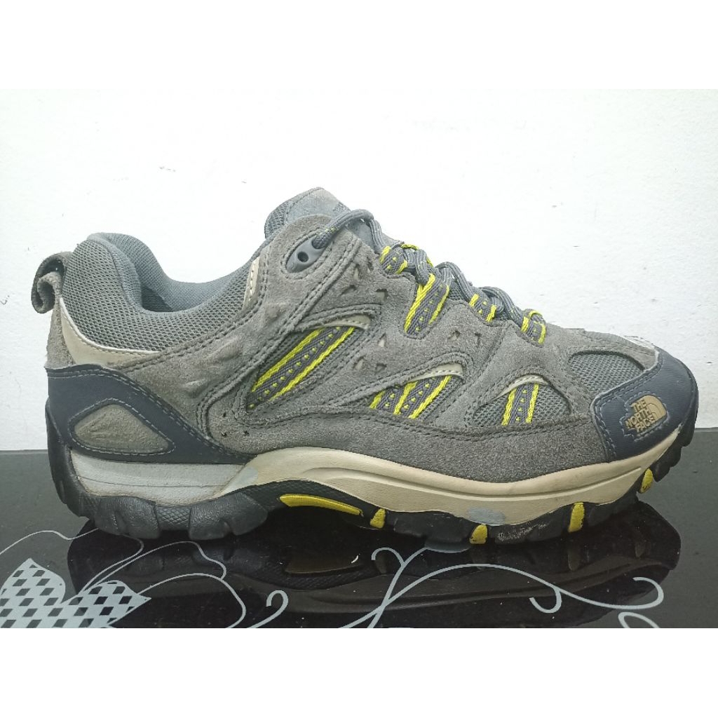 Sepatu Second Ori - TNF size 43