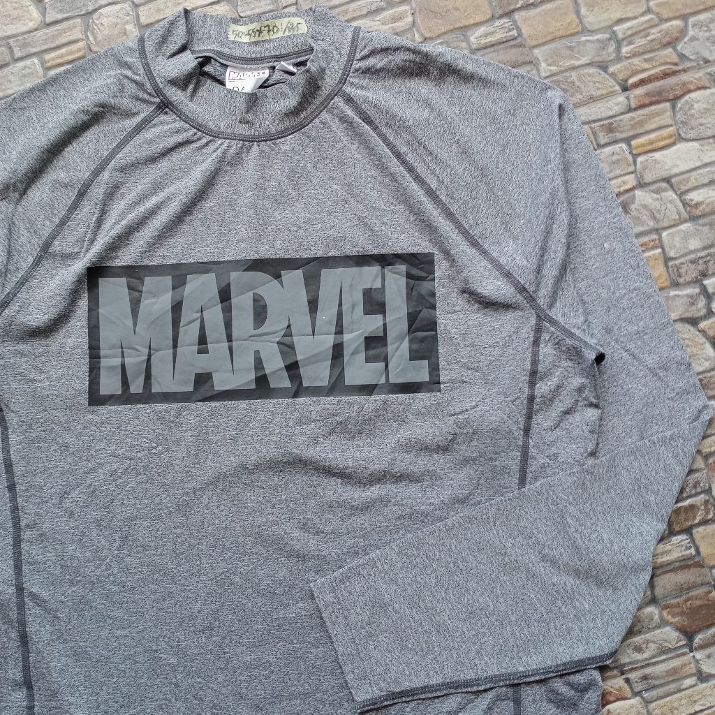Rashguard surfing atasan baju renang pria brand MARVEL original preloved