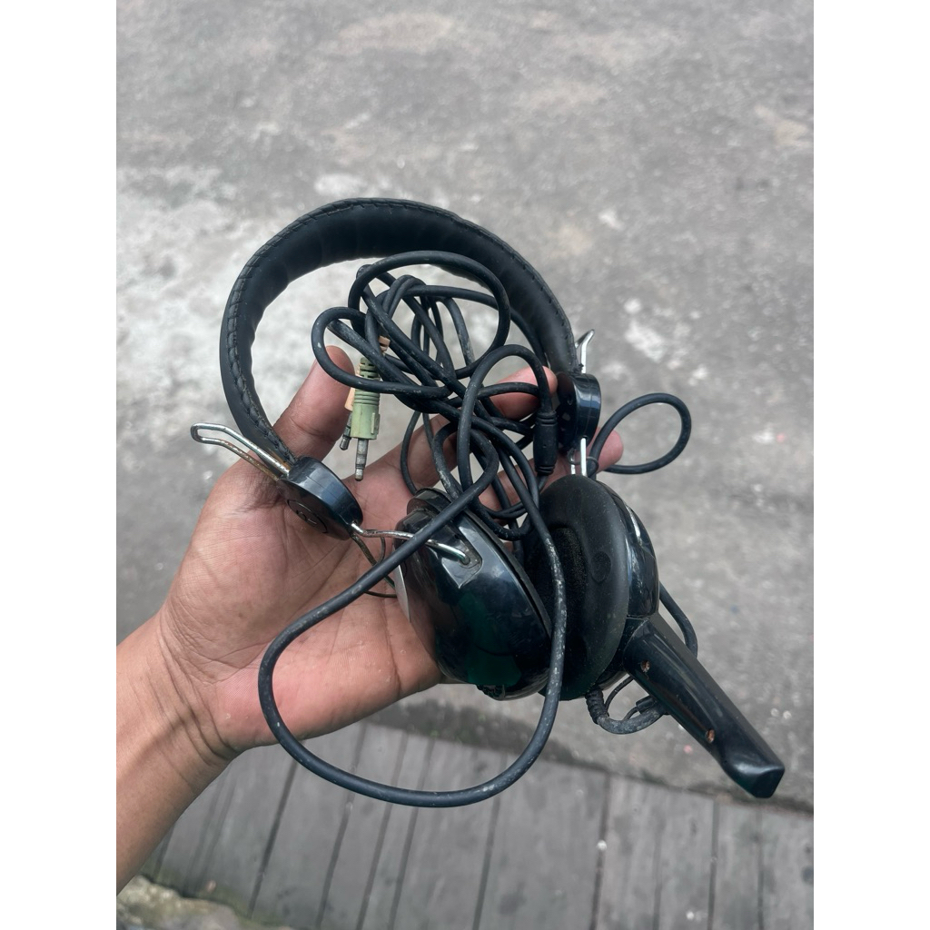 Headphone Jadul No Merk