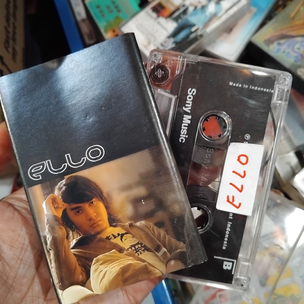 Kaset Pita Penyanyi Ello