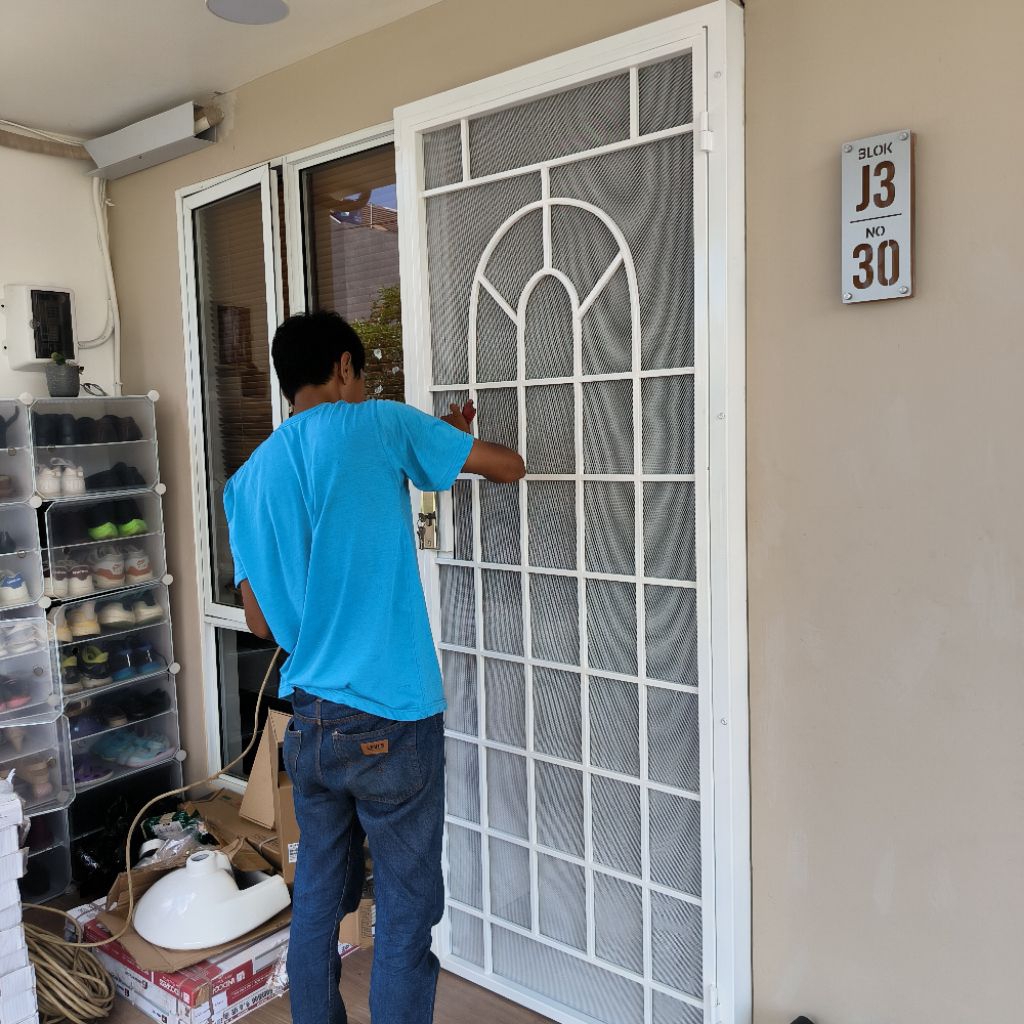 pintu teralis kawat nyamuk