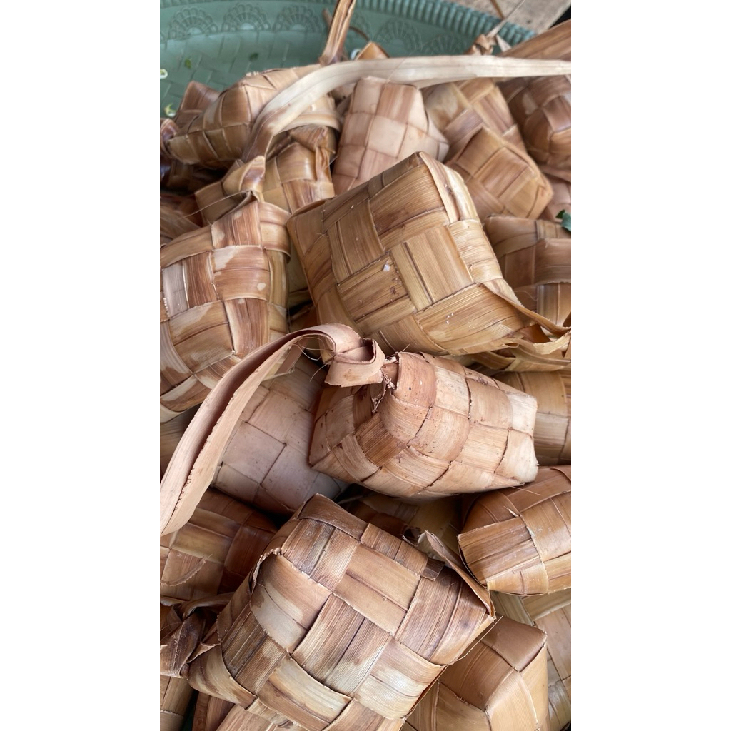 Ketupat daun kelapa