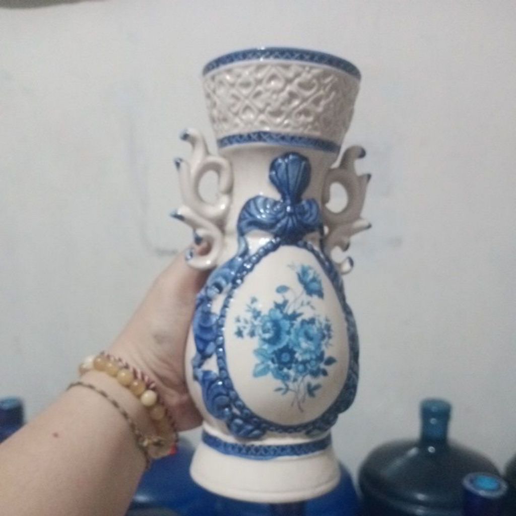 vas bunga keramik / Pot bunga keramik