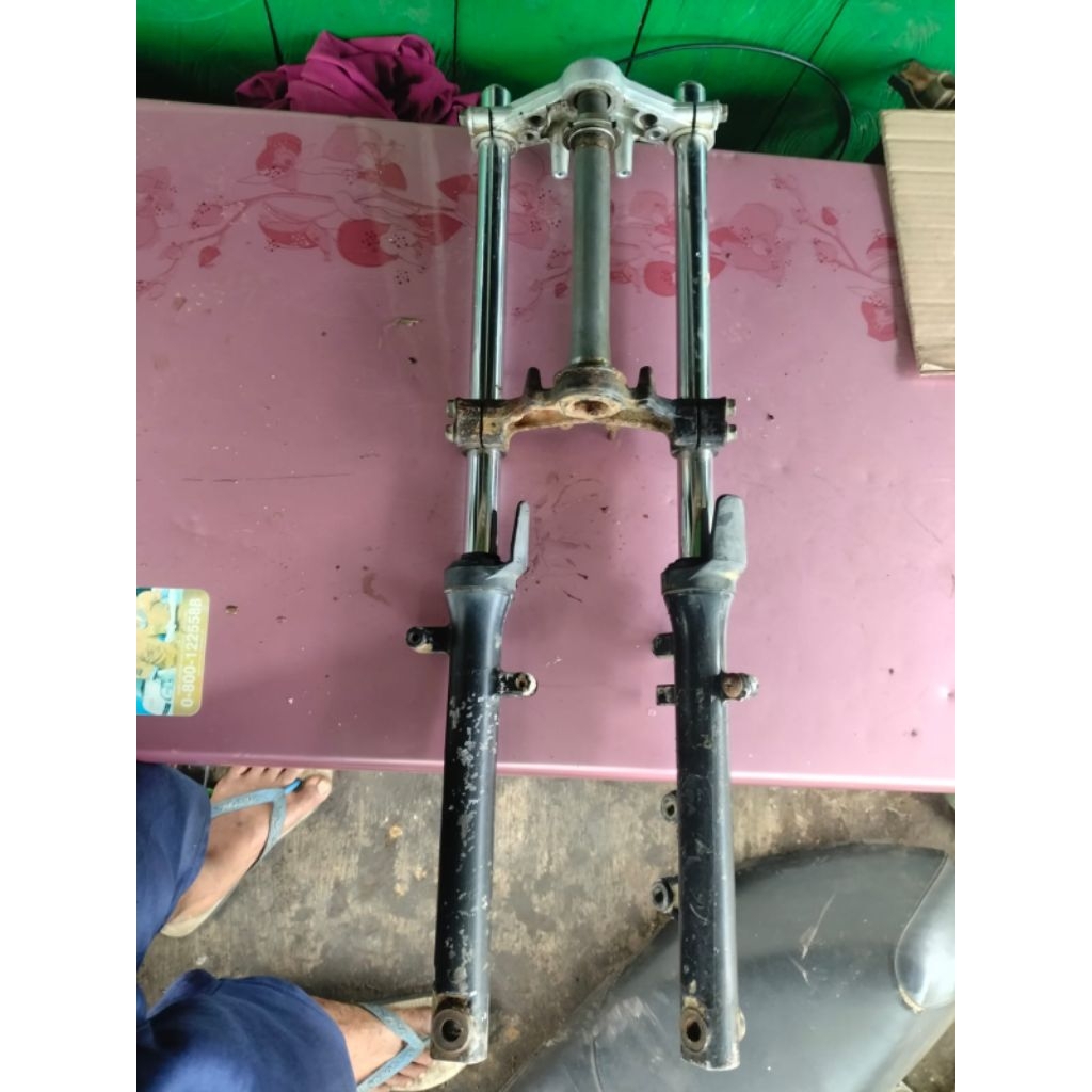 shock sok depan set T segitiga Suzuki satria fu