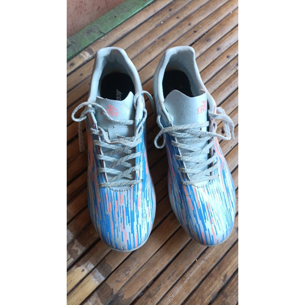 sepatu bola specs accelerator