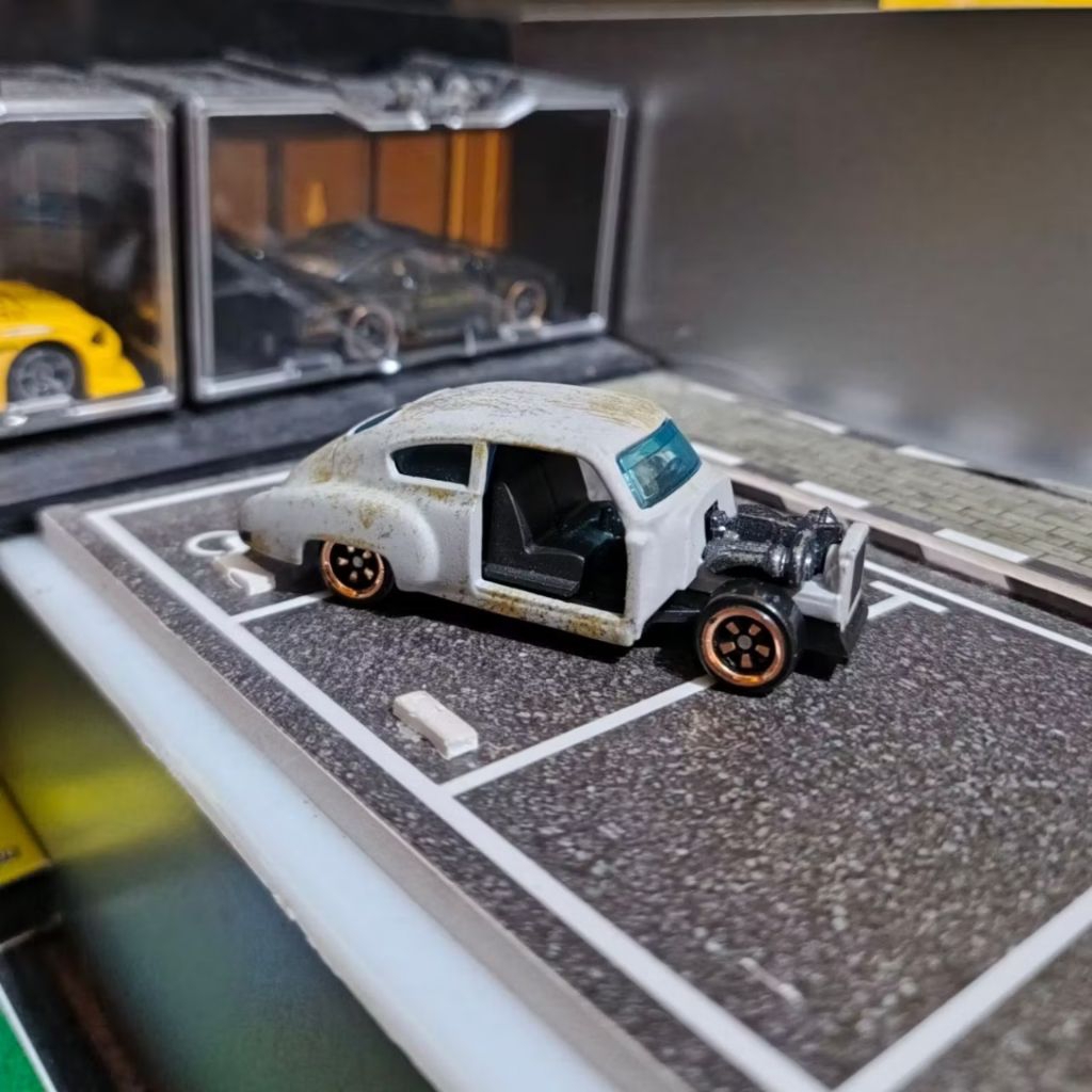 Hotwheels Chevy fleetline fnf loose