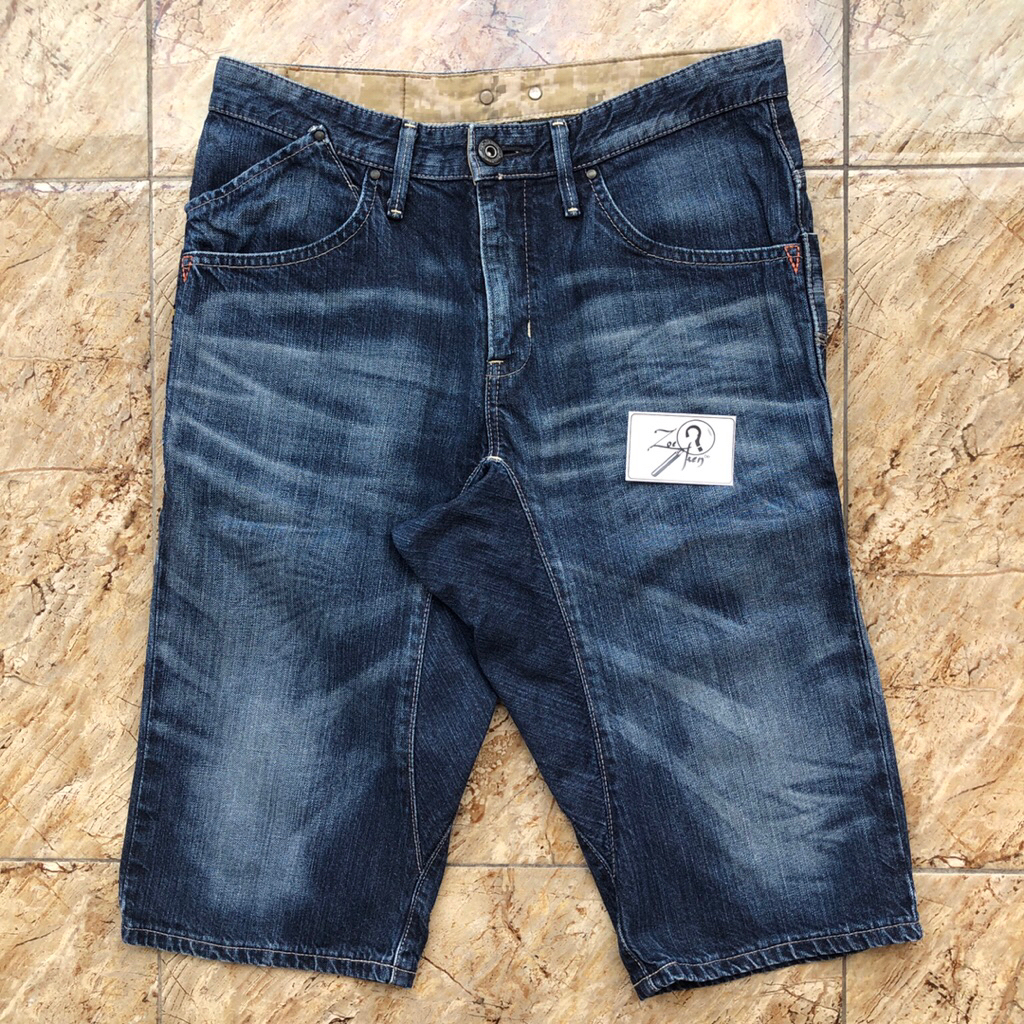 CELANA PENDEK EDWIN 3/4 DOUBLE POCKET BELAKANG